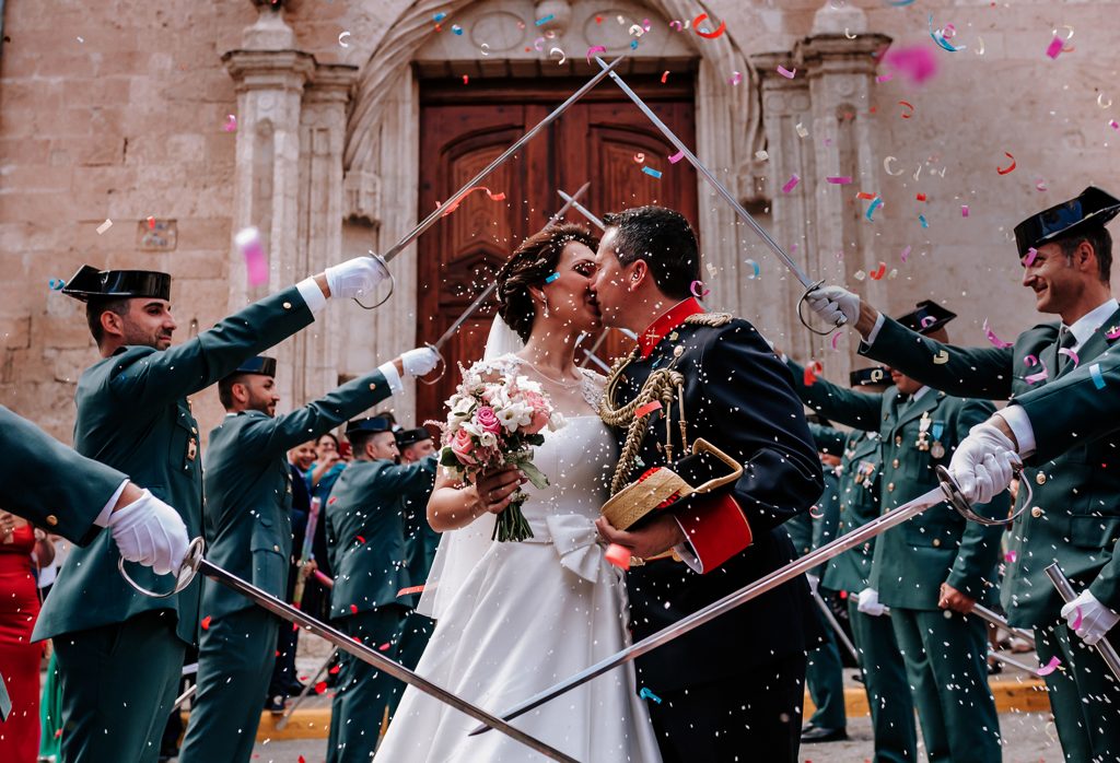 salida de novios boda guardia civil